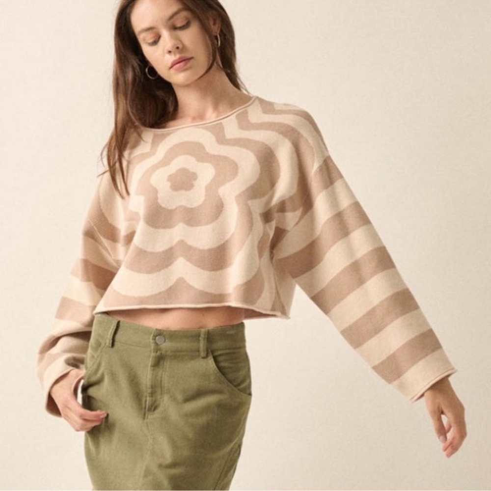 174. Promesa Beige and Cream Flower Design Cropped Shirt w/Striped Sleeves